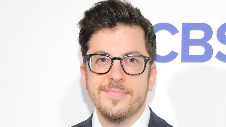 Christopher Mintz-Plasse posant pour les caméras