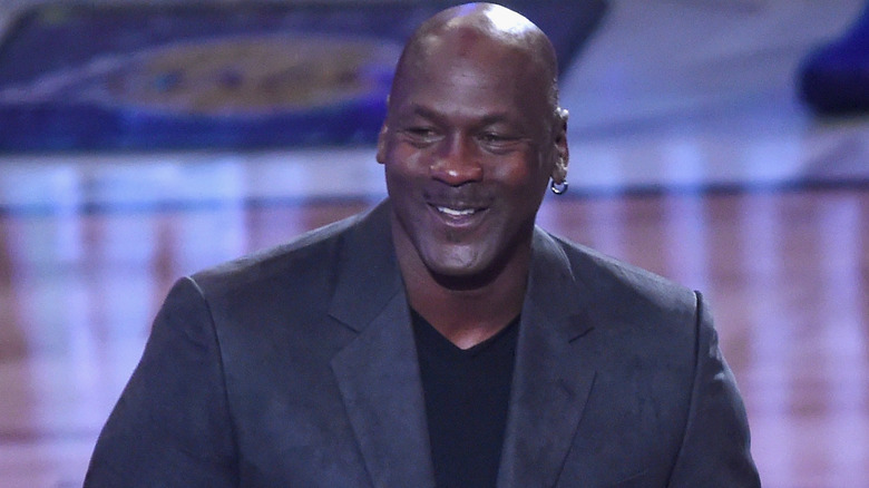 Michael Jordan souriant