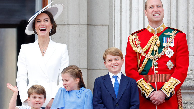 Le prince William, Kate Middleton et leurs enfants regardent Trooping the Colour