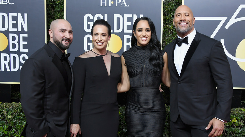 Dwayne Johnson et son ex-femme avec leurs épouses