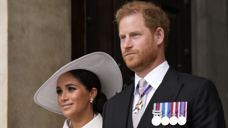 Le prince Harry et Meghan Markle posent