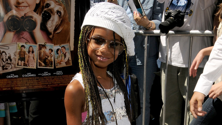 Willow Smith porte des lunettes de soleil