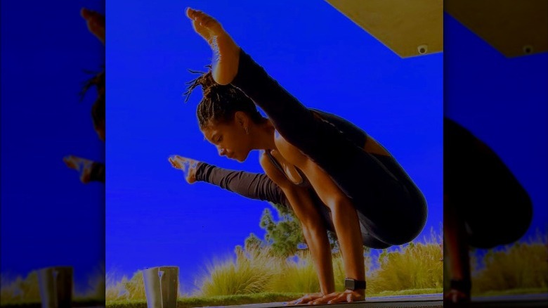 Willow Smith fait du yoga