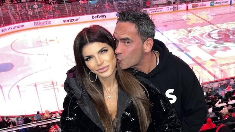 Louie Ruelas et Teresa Giudice posent ensemble