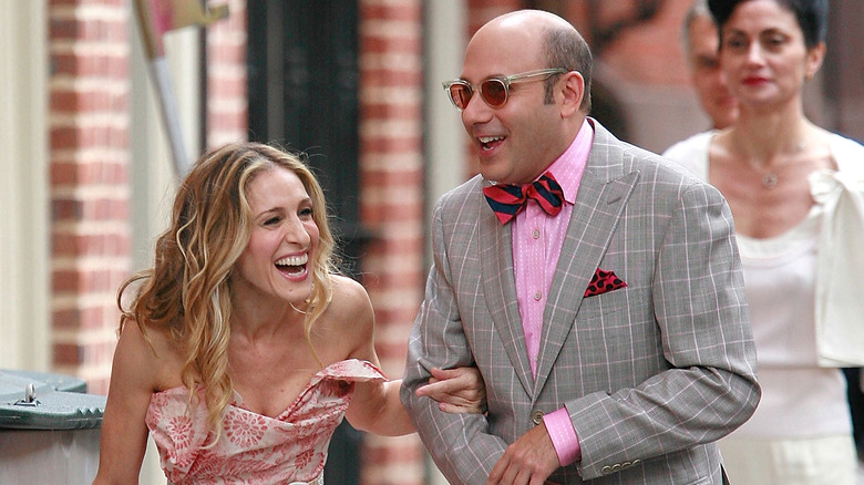 Sarah Jessica Parker rigole avec Willie Garson