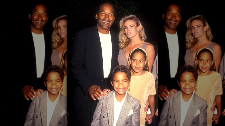 OJ Simpson pose avec sa famille