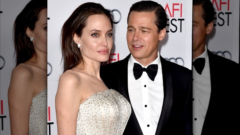 Brad Pitt pose avec Angelina Jolie