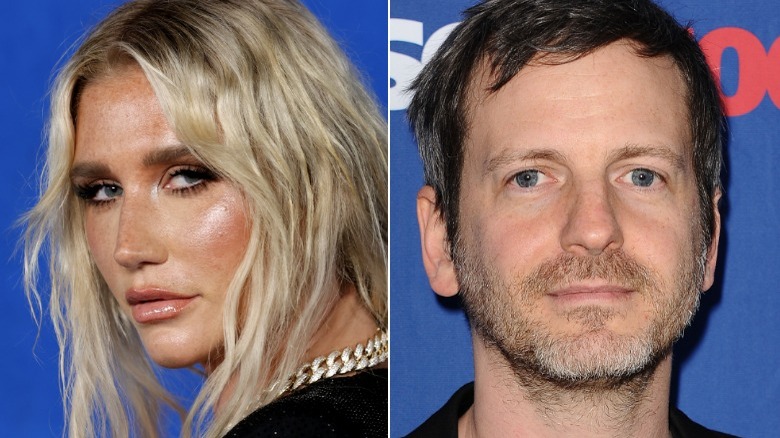 Kesha posant sur le côté, le Dr Luke posant lors d'un événement