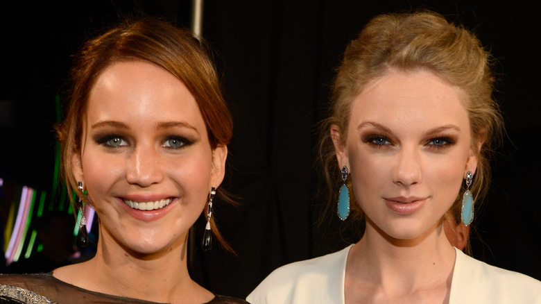 Jennifer Lawrence et Taylor Swift souriantes