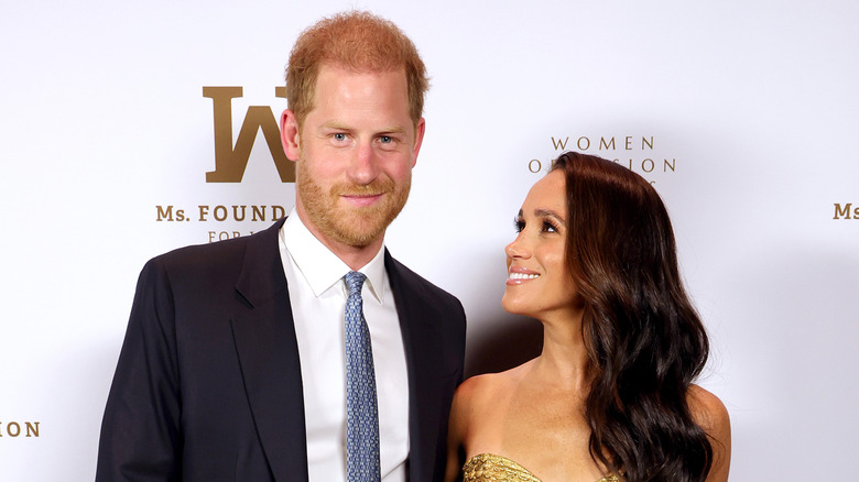 Le prince Harry et Meghan Markle posent