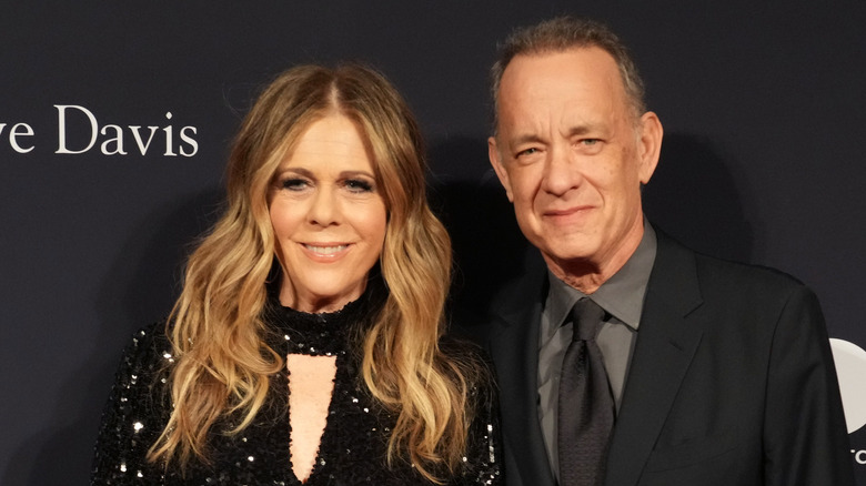 Rita Wilson et Tom Hanks souriant 