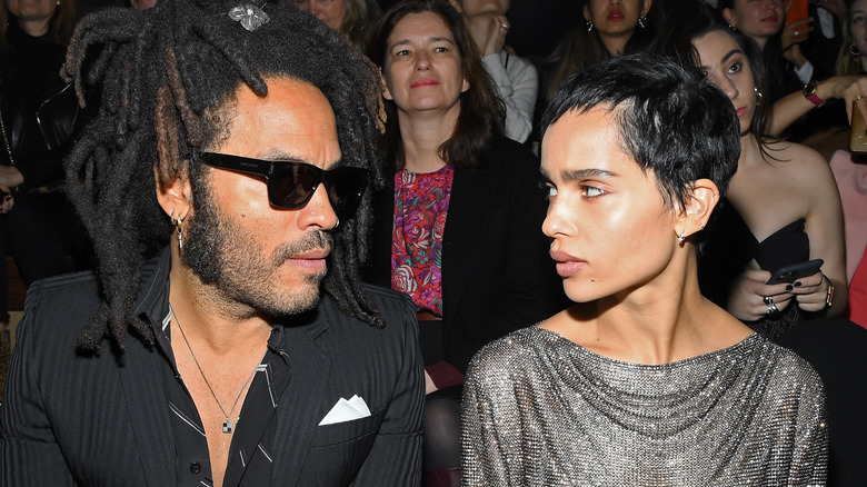 Lenny Kravitz et Zoe Kravitz se regardent