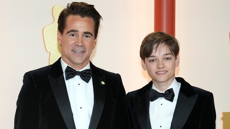 Colin Farrell posant avec son fils aux Oscars