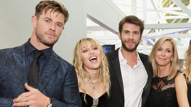 Chris Hemsworth, Miley Cyrus et Liam Hemsworth à l'avant-première des Avengers