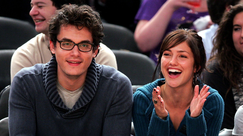 Minka Kelly et John Mayer lors d'un match NBA en 2007