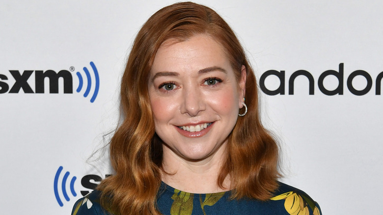 Alyson Hannigan sourit