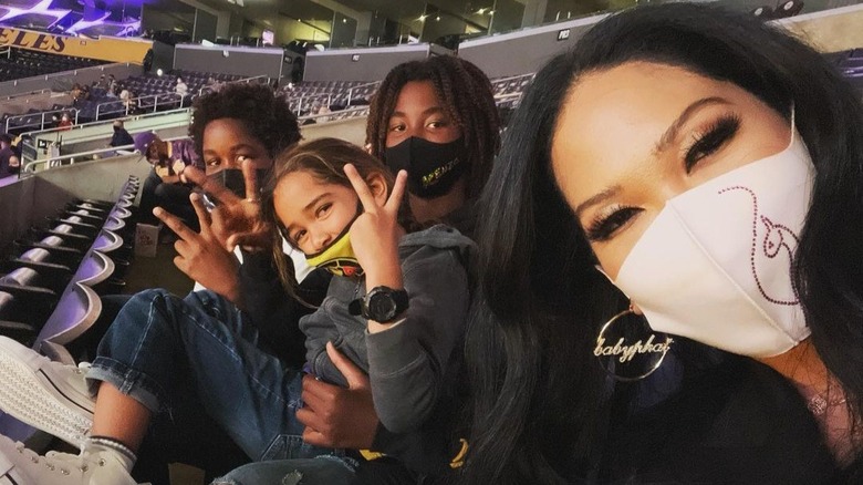 Kimora Lee Simmons pose avec ses trois fils, Kenzo Lee Hounsou, Gary Lee et Wolfe Lee Leisner