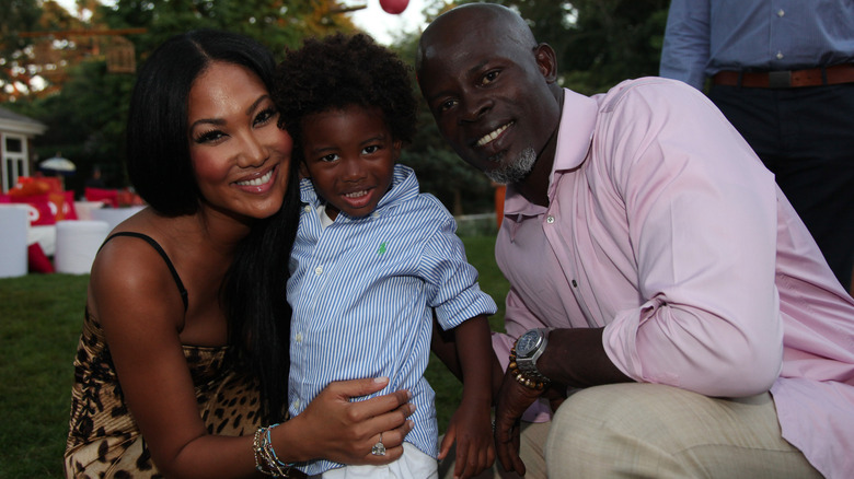 Kimora Lee Simmons, Kenzo Lee Hounsou et Djimon Hounsou souriant