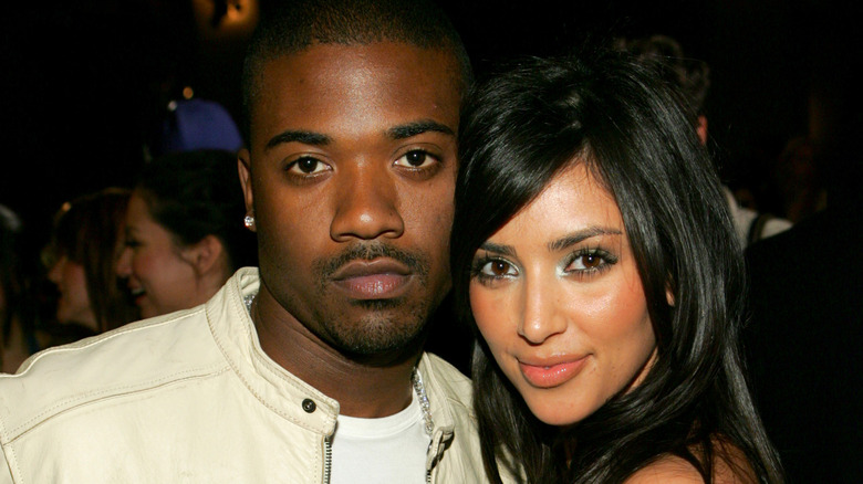 Kim Kardashian pose avec Ray J