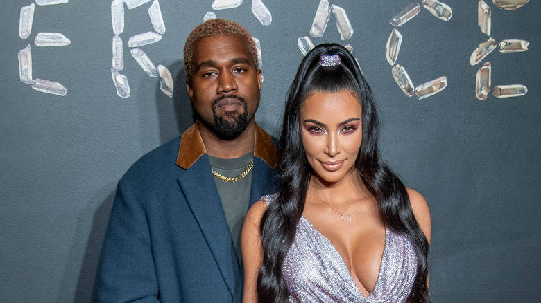 Kim Kardashian pose avec Kanye West