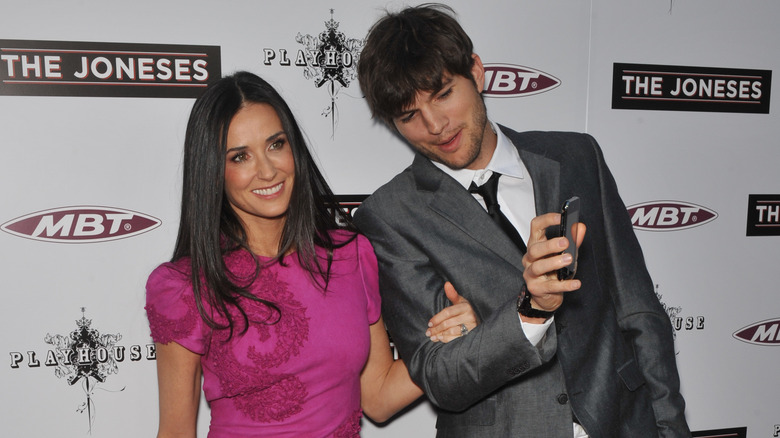 Ashton Kutcher prend en photo Demi Moore