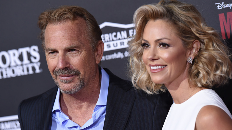 Kevin Costner et Christine Baumgartner souriant