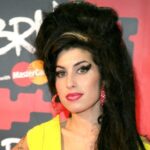 Ce que le frère d’Amy Winehouse, Alex, blâme vraiment pour sa mort tragique