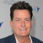 Charlie Sheen a une fois donné à Lindsay Lohan une somme d’argent impressionnante