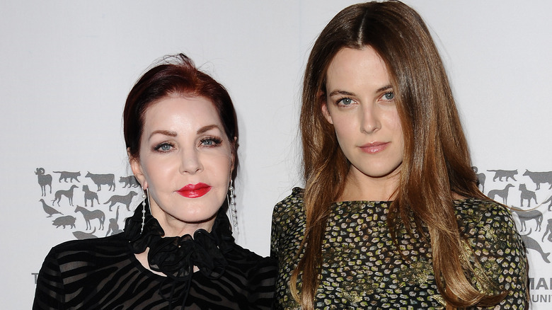 La séance photo de Priscilla Presley avec Riley Keough signale la réconciliation après une bataille juridique