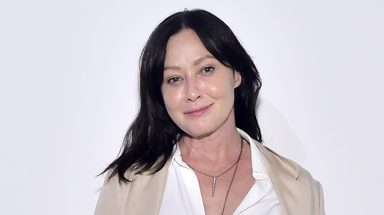 Shannen Doherty livre une mise à jour dévastatrice sur le cancer dans un regard vulnérable sur le traitement