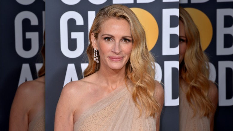 Julia Roberts souriante à l'événement