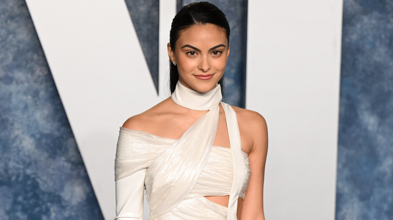 Camila Mendes sur le tapis rouge