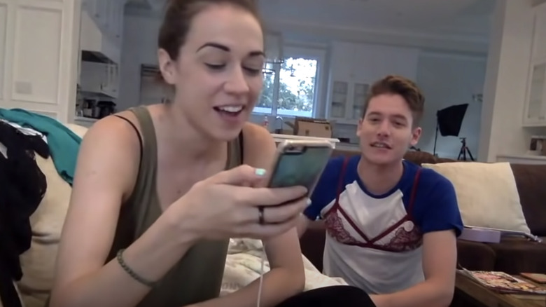 Colleen Ballinger et Kory DeSoto dans un livestream