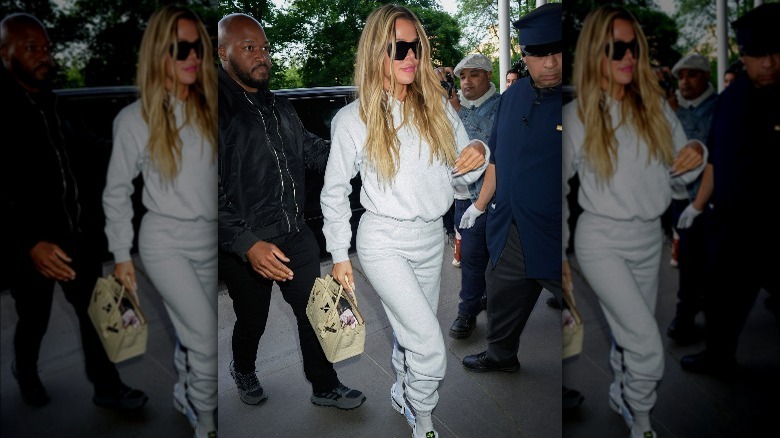 Khloé Kardashian se promenant en survêtement