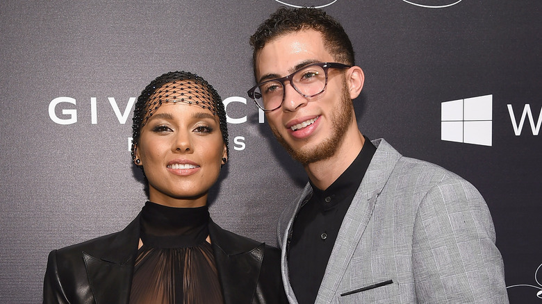 Cole Cook et Alicia Keys souriants