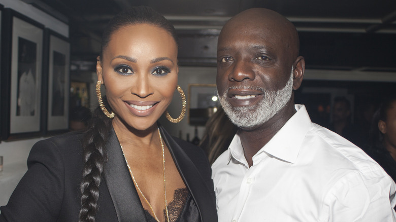 Cynthia Bailey, Peter Thomas souriant