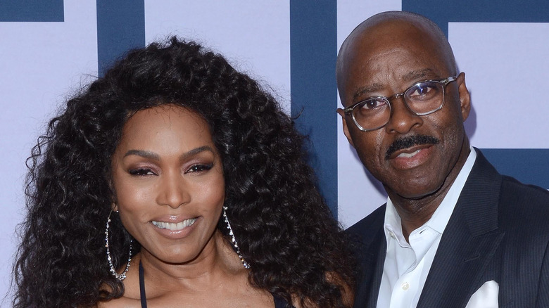 Angela Bassett posant avec Courtney B. Vance