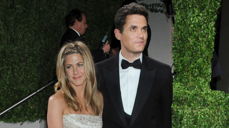 Jennifer Aniston, John Mayer posant