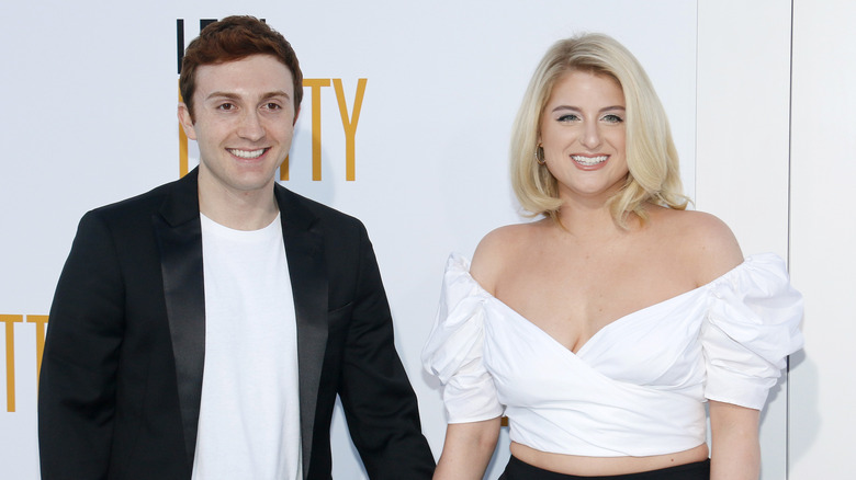 Daryl Sabara, Meghan Trainor souriant