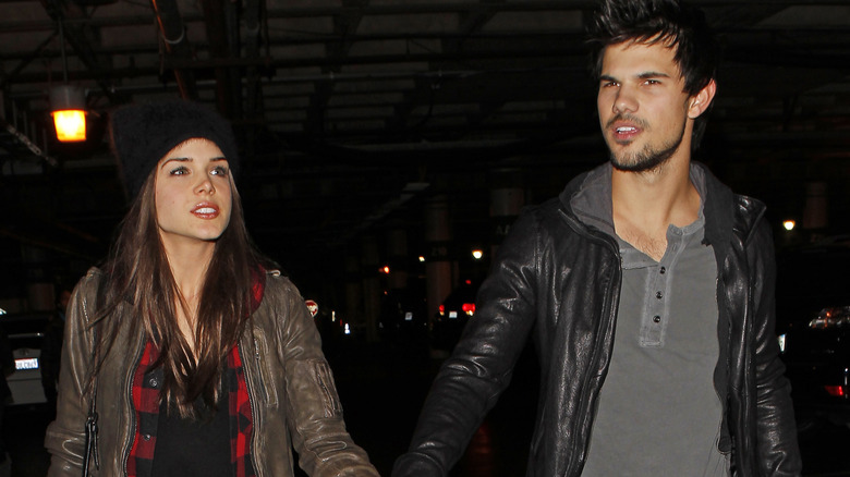 Marie Avgeropoulos et Taylor Lautner