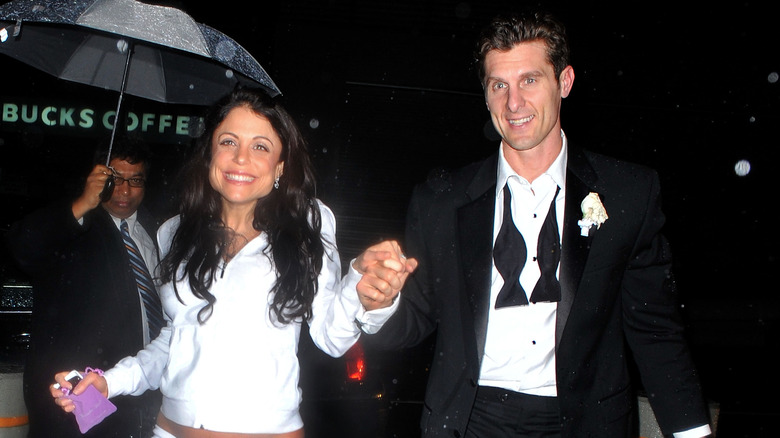 Bethenny Frankel et Jason Hoppy se tiennent la main