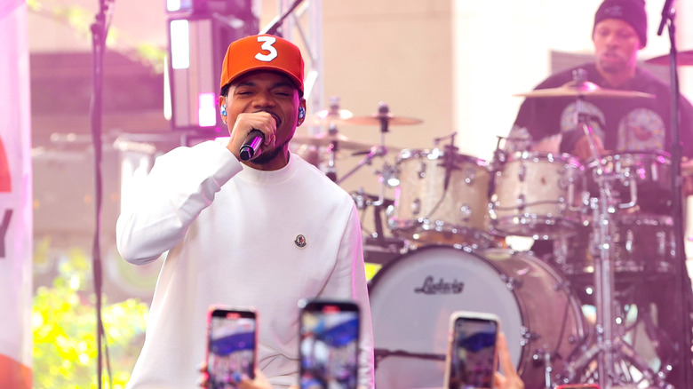 Chance the Rapper se produit sur scène