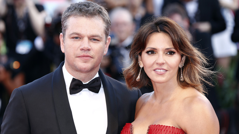 Matt Damon et Luciana Barroso sourient