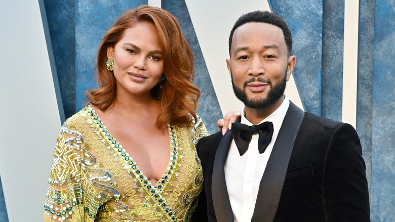 Chrissy Teigen et John Legend souriants