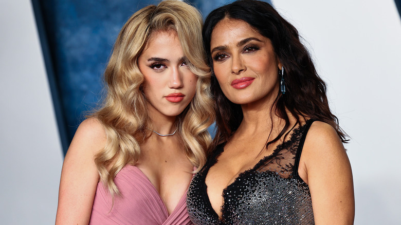 Valentina Paloma Pinault fait la moue avec Salma Hayek