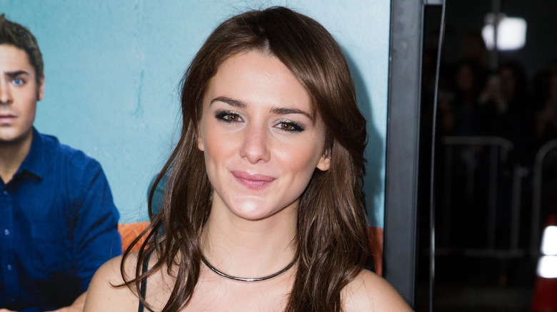 Addison Timlin sourit