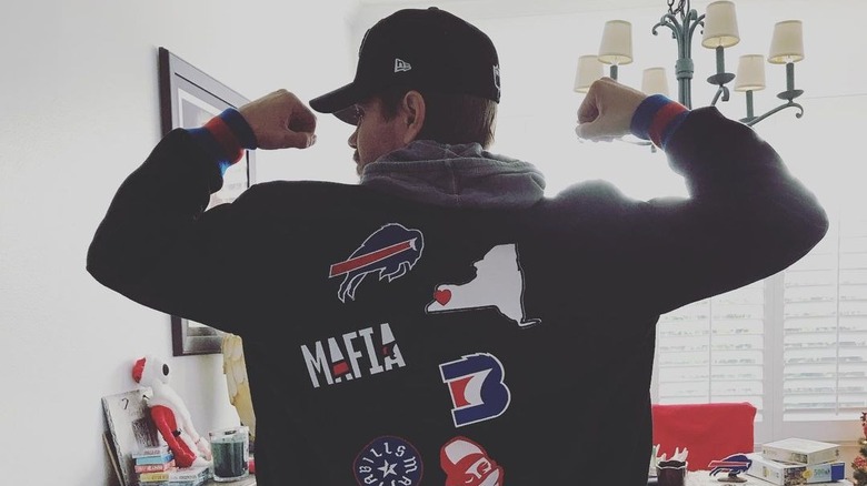 Chad Michael Murray en veste des Buffalo Bills