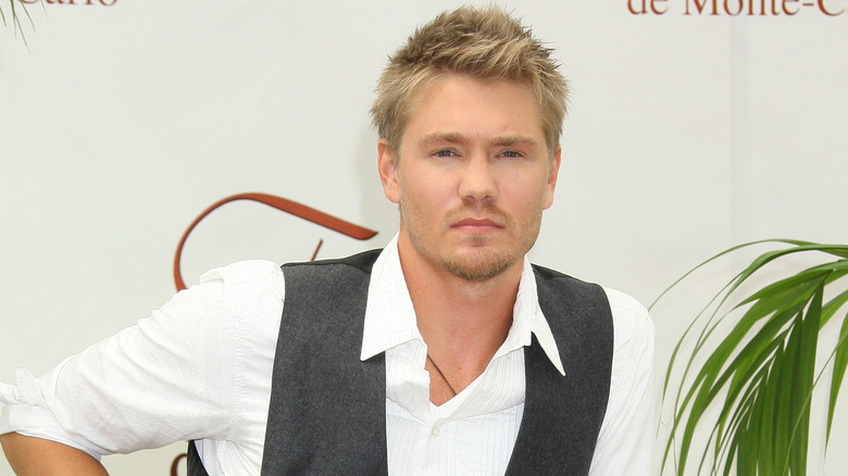 Chad Michael Murray posant