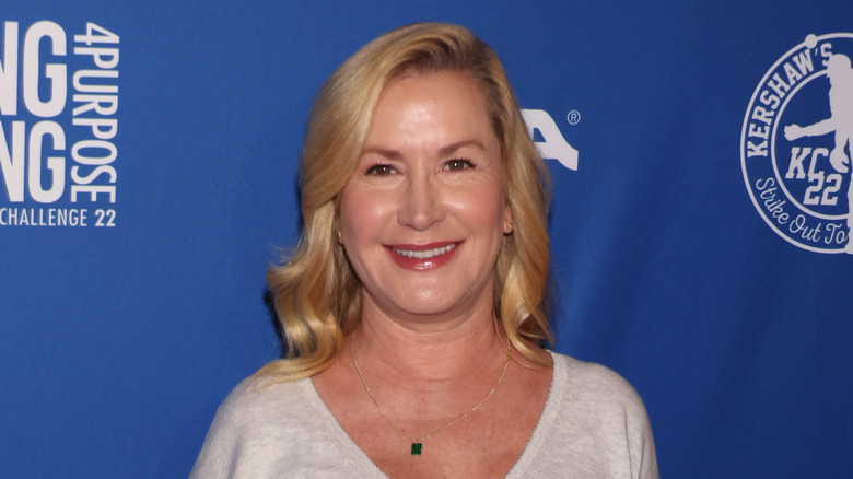 Angela Kinsey souriante