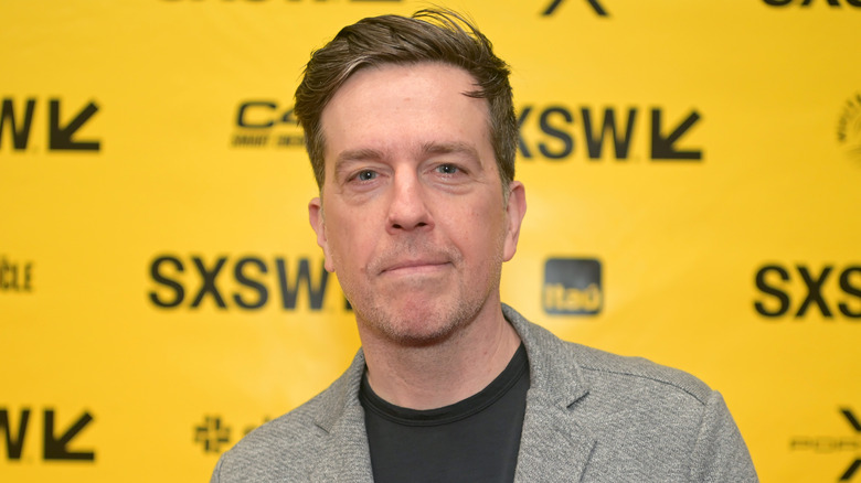 Ed Helms souriant